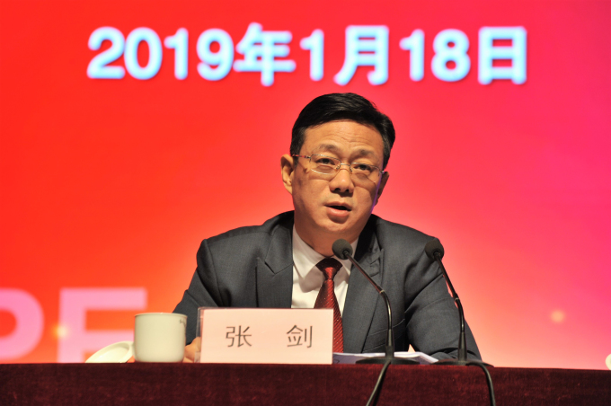 汇鸿集团董事长_运鸿集团董事长图片